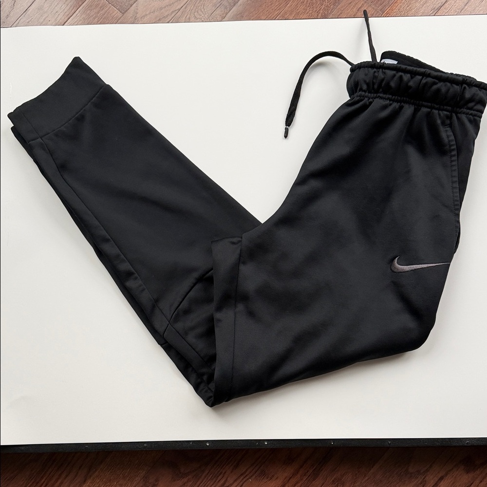 Nike Black Athletic Joggers with Subtle Swoosh